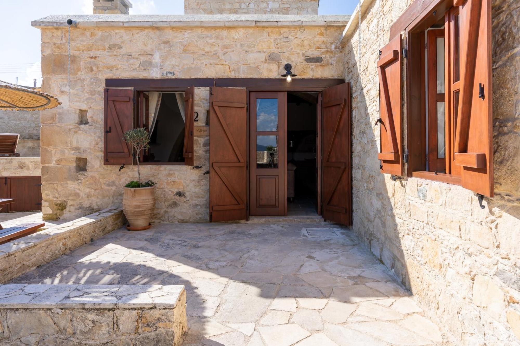 Stone Court Boutique Studios Miliou Exterior foto